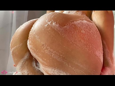 ❤️ Brunette Masturbates Pussy b'vibratur għal orga intens fid-doċċa ❤️ Porno f'mt.xxxnd.ru ﹏