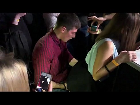 ❤️ Sess reali f'nightclub Russu. Tfajla Russa ta’ 18-il sena fl-anus u l-vaġina fucked f’nightclub ❤️ Porno f'mt.xxxnd.ru ﹏